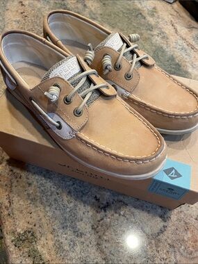 Sperry women’s Tan Leather 2-Eye Boat Shoes